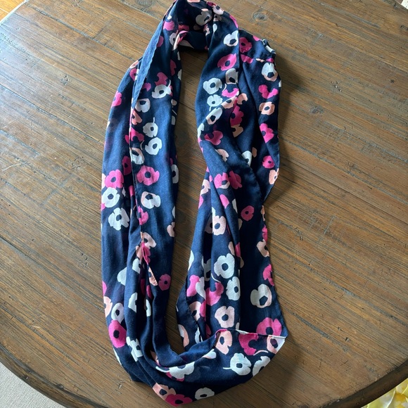 Gap size OS bundle of four infinity scarves - Picture 13 of 16